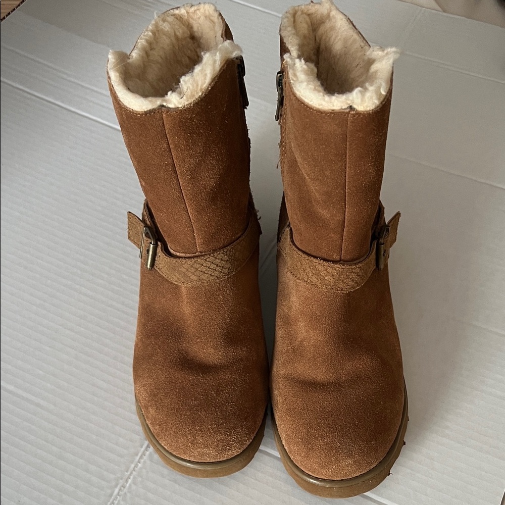 BearPaw Tan Moto Lucy Boots‎
